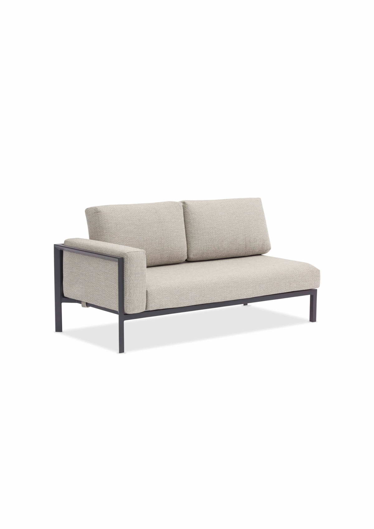 MINIMALISTIC 2-Sitzer-Lounge, rechts STAY minimalistic 2-Sitzer-Loungesofa, Armlehne RECHTS (L+B+H) 1655mm x 805mm x 840mm Bezug: Sunproof® hellgrau Rahmen: Aluminium anthrazit Outdoor Loungemöbel aus Sunproof®-Stoff: Schönheit und Funktionalität vereint MINIMALISTIC 2-Sitzer-Lounge, rechts: Outdoor Loungemöbel sind der Schlüssel zu einem luxuriösen und entspannenden Gartenbereich. Wenn diese Möbel mit Sunproof®-Stoff bezogen sind, erleben Sie eine perfekte Symbiose aus Ästhetik und Funktionalität. Sunproof®-Stoffe sind bekannt für ihre außergewöhnliche Qualität und bieten eine Vielzahl von Vorteilen, die sie zur idealen Wahl für Outdoor-Möbel machen. Vorteile von Sunproof®-Stoff für Outdoor-Loungemöbel: Langlebigkeit und Haltbarkeit: Sunproof®-Stoffe sind für ihre extreme Widerstandsfähigkeit bekannt. Sie widerstehen den harten Bedingungen im Außenbereich, einschließlich intensiver Sonneneinstrahlung, Regen und sogar Schnee. Dank ihrer speziellen Acrylfasern bleichen die Farben nicht aus und bleiben jahrelang kräftig und lebendig. Wetterbeständigkeit: Diese Stoffe sind speziell für den Outdoor-Einsatz konzipiert und bieten eine hervorragende Resistenz gegen Schimmel und Feuchtigkeit. Auch nach einem Regenschauer trocknen Sunproof®-Stoffe schnell, was die Bildung von Stockflecken verhindert und die Möbel stets frisch und einladend hält. Einfache Pflege und Reinigung: Sunproof®-Stoffe sind besonders pflegeleicht. Flecken lassen sich mühelos entfernen, oft reicht schon einfaches Abwischen mit Wasser und milder Seife. Bei hartnäckigeren Verschmutzungen kann der Stoff mit einem Hochdruckreiniger behandelt werden. Komfort und Stil: Die weiche Haptik der Sunproof®-Stoffe bietet hohen Sitzkomfort. UV-Schutz: Sunproof®-Stoffe bieten einen ausgezeichneten UV-Schutz, der nicht nur die Farben vor dem Verblassen schützt, sondern auch die Haut vor schädlichen UV-Strahlen bewahrt. Dies macht sie zur idealen Wahl für sonnige Tage im Freien. Umweltfreundlichkeit: Sunproof® legt großen Wert auf Nachhaltigkeit. Die Stoffe sind OEKO-TEX® zertifiziert und werden in umweltfreundlichen Verfahren hergestellt. Sie sind frei von schädlichen Chemikalien und tragen zu einer gesünderen Umwelt bei.