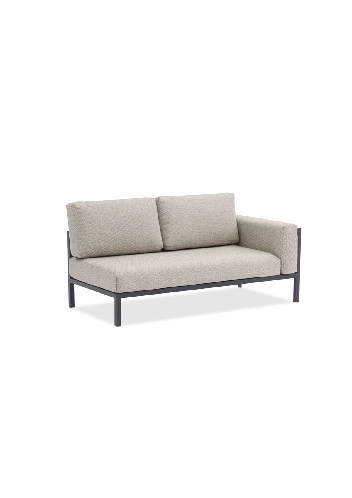 MINIMALISTIC 2-Sitzer-Lounge, links STAY minimalistic 2-Sitzer-Loungesofa, Armlehne LINKS (L+B+H) 1655mm x 805mm x 840mm Bezug: Sunproof® hellgrau Rahmen: Aluminium anthrazit Outdoor Loungemöbel aus Sunproof®-Stoff: Schönheit und Funktionalität vereint MINIMALISTIC 2-Sitzer-Lounge, links: Outdoor Loungemöbel sind der Schlüssel zu einem luxuriösen und entspannenden Gartenbereich. Wenn diese Möbel mit Sunproof®-Stoff bezogen sind, erleben Sie eine perfekte Symbiose aus Ästhetik und Funktionalität. Sunproof®-Stoffe sind bekannt für ihre außergewöhnliche Qualität und bieten eine Vielzahl von Vorteilen, die sie zur idealen Wahl für Outdoor-Möbel machen. Vorteile von Sunproof®-Stoff für Outdoor-Loungemöbel: Langlebigkeit und Haltbarkeit: Sunproof®-Stoffe sind für ihre extreme Widerstandsfähigkeit bekannt. Sie widerstehen den harten Bedingungen im Außenbereich, einschließlich intensiver Sonneneinstrahlung, Regen und sogar Schnee. Dank ihrer speziellen Acrylfasern bleichen die Farben nicht aus und bleiben jahrelang kräftig und lebendig. Wetterbeständigkeit: Diese Stoffe sind speziell für den Outdoor-Einsatz konzipiert und bieten eine hervorragende Resistenz gegen Schimmel und Feuchtigkeit. Auch nach einem Regenschauer trocknen Sunproof®-Stoffe schnell, was die Bildung von Stockflecken verhindert und die Möbel stets frisch und einladend hält. Einfache Pflege und Reinigung: Sunproof®-Stoffe sind besonders pflegeleicht. Flecken lassen sich mühelos entfernen, oft reicht schon einfaches Abwischen mit Wasser und milder Seife. Bei hartnäckigeren Verschmutzungen kann der Stoff mit einem Hochdruckreiniger behandelt werden. Komfort und Stil: Die weiche Haptik der Sunproof®-Stoffe bietet hohen Sitzkomfort. UV-Schutz: Sunproof®-Stoffe bieten einen ausgezeichneten UV-Schutz, der nicht nur die Farben vor dem Verblassen schützt, sondern auch die Haut vor schädlichen UV-Strahlen bewahrt. Dies macht sie zur idealen Wahl für sonnige Tage im Freien. Umweltfreundlichkeit: Sunproof® legt großen Wert auf Nachhaltigkeit. Die Stoffe sind OEKO-TEX® zertifiziert und werden in umweltfreundlichen Verfahren hergestellt. Sie sind frei von schädlichen Chemikalien und tragen zu einer gesünderen Umwelt bei.